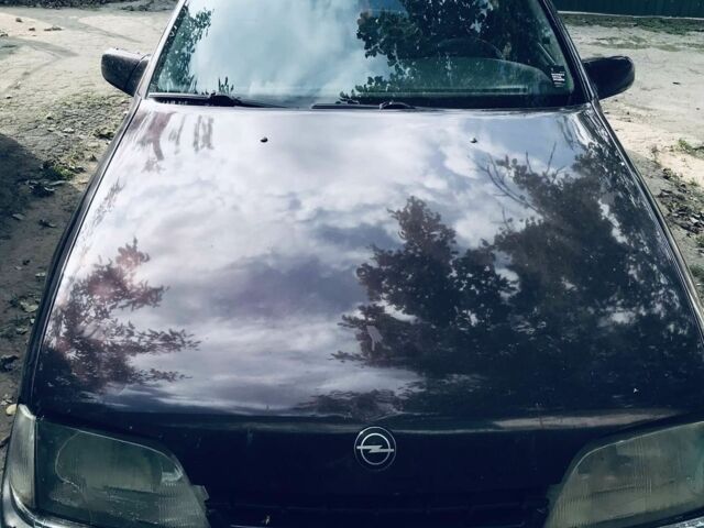 Красный Опель Омега, объемом двигателя 2 л и пробегом 2 тыс. км за 1000 $, фото 1 на Automoto.ua