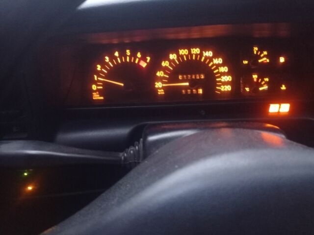 Красный Опель Омега, объемом двигателя 2 л и пробегом 173 тыс. км за 1100 $, фото 5 на Automoto.ua