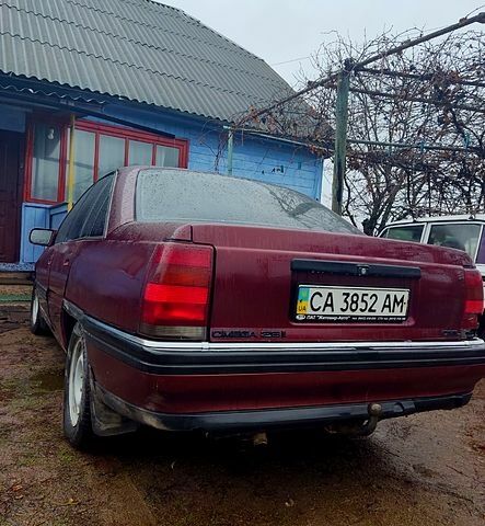 Красный Опель Омега, объемом двигателя 26 л и пробегом 0 тыс. км за 1100 $, фото 2 на Automoto.ua