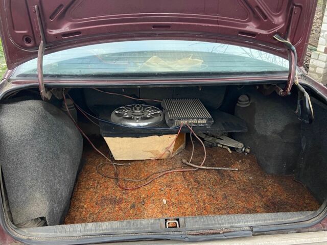 Красный Опель Омега, объемом двигателя 2 л и пробегом 386 тыс. км за 1150 $, фото 3 на Automoto.ua