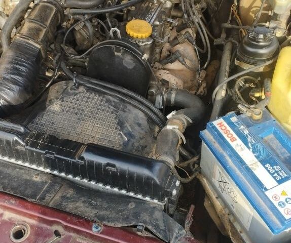 Красный Опель Омега, объемом двигателя 2 л и пробегом 350 тыс. км за 999 $, фото 4 на Automoto.ua