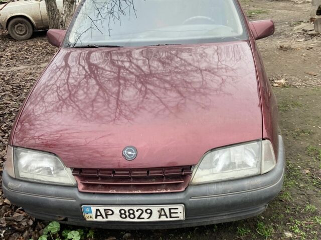 Красный Опель Омега, объемом двигателя 2 л и пробегом 386 тыс. км за 1150 $, фото 4 на Automoto.ua