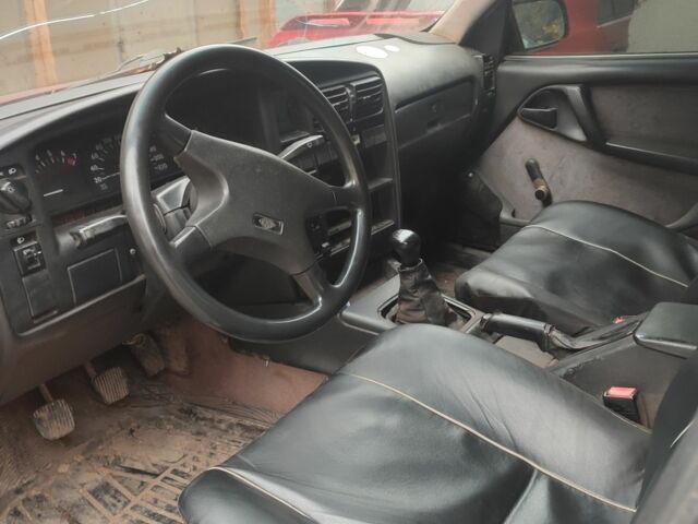 Червоний Опель Омега, об'ємом двигуна 2 л та пробігом 500 тис. км за 400 $, фото 3 на Automoto.ua