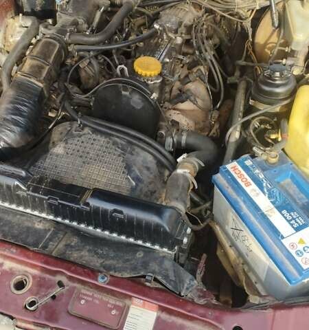 Красный Опель Омега, объемом двигателя 2 л и пробегом 350 тыс. км за 999 $, фото 4 на Automoto.ua