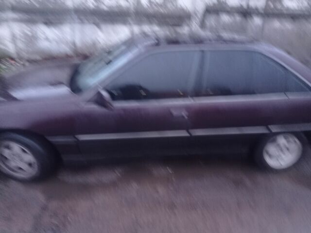 Красный Опель Омега, объемом двигателя 2 л и пробегом 173 тыс. км за 1100 $, фото 4 на Automoto.ua