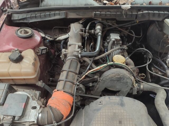 Червоний Опель Омега, об'ємом двигуна 2 л та пробігом 500 тис. км за 400 $, фото 4 на Automoto.ua