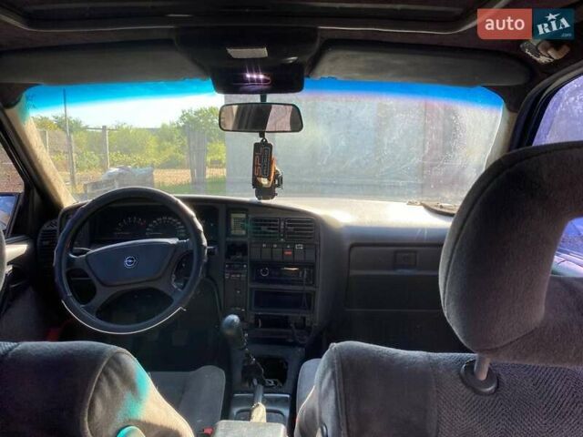 Красный Опель Омега, объемом двигателя 2.6 л и пробегом 224 тыс. км за 1250 $, фото 9 на Automoto.ua