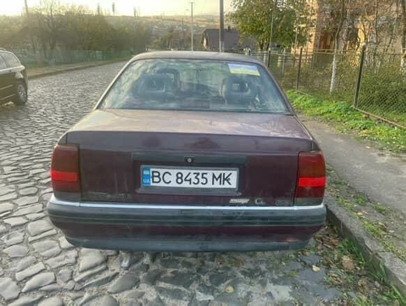Опель Омега 1991 у Дрогобичі на Automoto.ua Червоний Опель Омега, об'ємом двигуна 2 л та пробігом 400 тис. км за 334 $, фото 4 на Automoto.ua