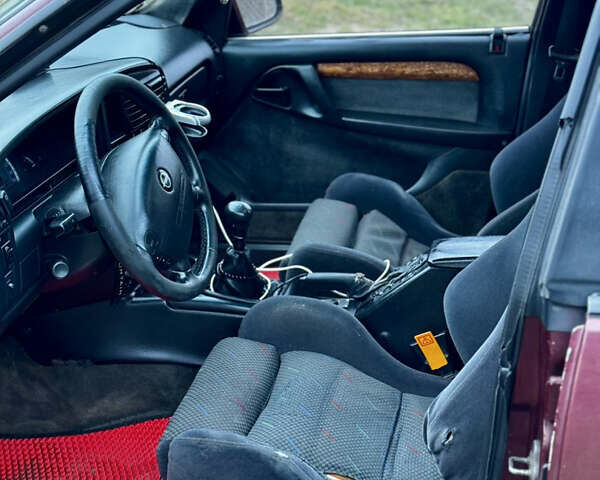 Красный Опель Омега, объемом двигателя 2 л и пробегом 350 тыс. км за 1099 $, фото 6 на Automoto.ua