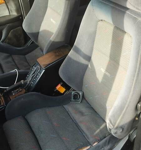 Красный Опель Омега, объемом двигателя 2 л и пробегом 350 тыс. км за 999 $, фото 3 на Automoto.ua