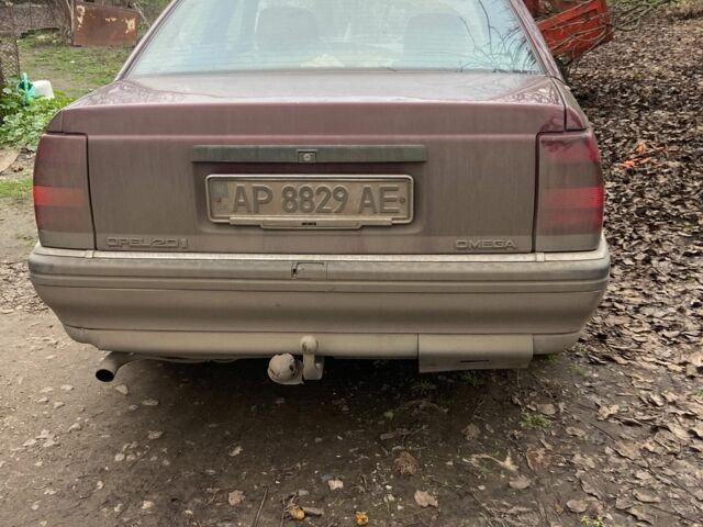 Красный Опель Омега, объемом двигателя 2 л и пробегом 386 тыс. км за 1150 $, фото 7 на Automoto.ua