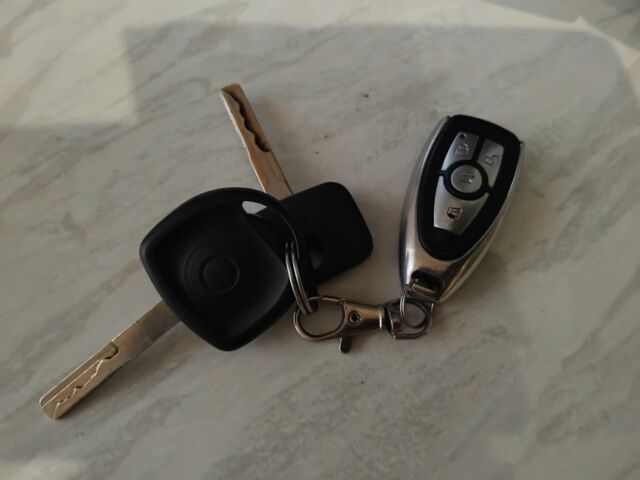 Красный Опель Омега, объемом двигателя 2 л и пробегом 380 тыс. км за 1650 $, фото 5 на Automoto.ua