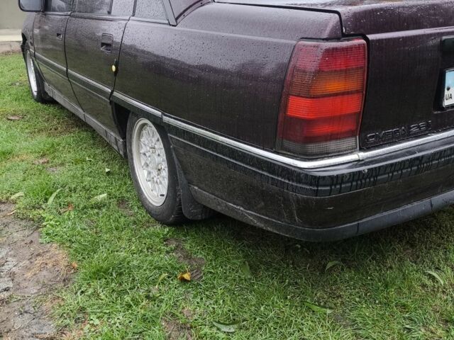 Червоний Опель Омега, об'ємом двигуна 0 л та пробігом 252 тис. км за 1200 $, фото 2 на Automoto.ua