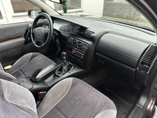 Червоний Опель Омега, об'ємом двигуна 2 л та пробігом 301 тис. км за 2200 $, фото 10 на Automoto.ua