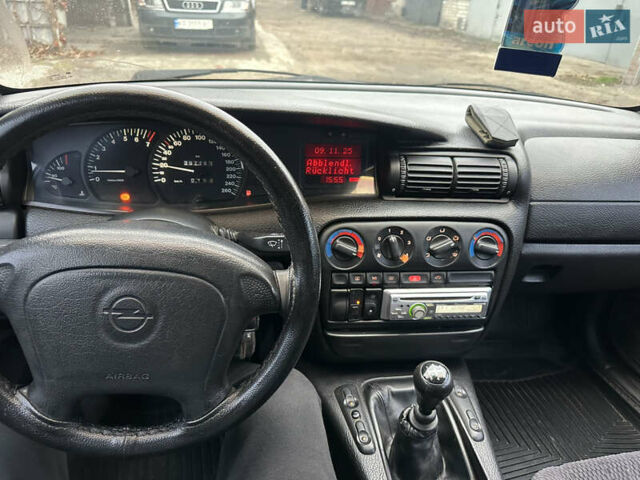 Красный Опель Омега, объемом двигателя 2.5 л и пробегом 390 тыс. км за 1800 $, фото 20 на Automoto.ua