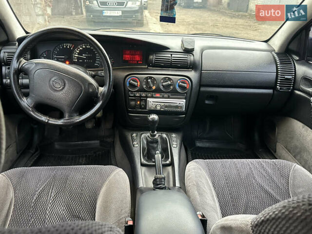 Красный Опель Омега, объемом двигателя 2.5 л и пробегом 390 тыс. км за 1800 $, фото 14 на Automoto.ua