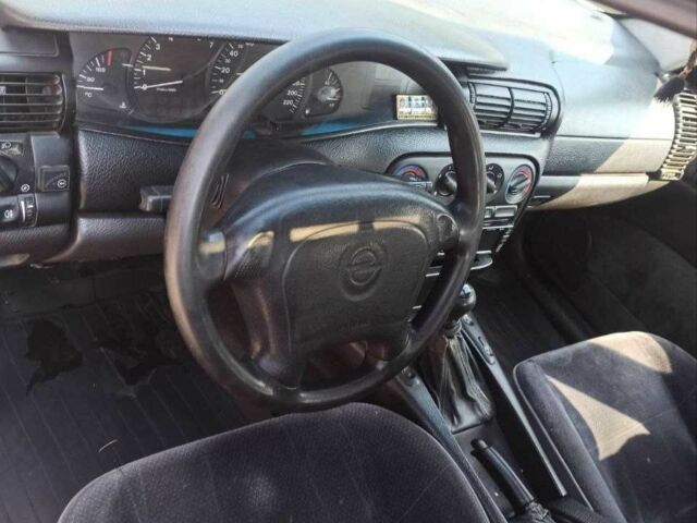 Червоний Опель Омега, об'ємом двигуна 2 л та пробігом 534 тис. км за 1200 $, фото 4 на Automoto.ua