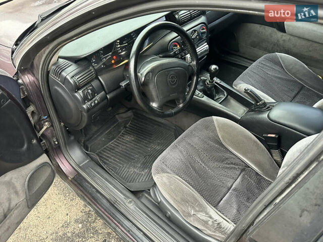 Красный Опель Омега, объемом двигателя 2.5 л и пробегом 390 тыс. км за 1800 $, фото 11 на Automoto.ua