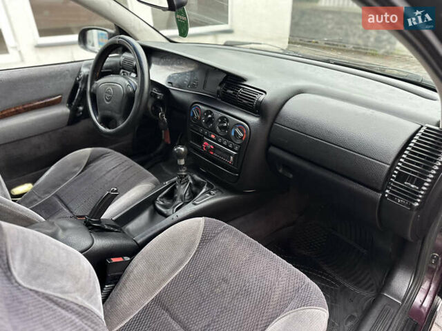 Красный Опель Омега, объемом двигателя 2 л и пробегом 301 тыс. км за 2200 $, фото 13 на Automoto.ua