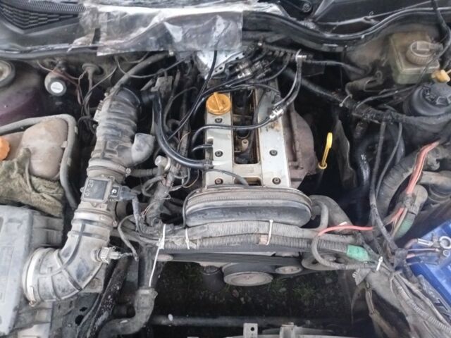 Червоний Опель Омега, об'ємом двигуна 2 л та пробігом 65 тис. км за 1550 $, фото 13 на Automoto.ua