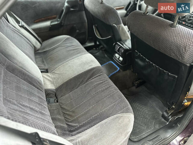 Красный Опель Омега, объемом двигателя 2 л и пробегом 301 тыс. км за 2250 $, фото 5 на Automoto.ua