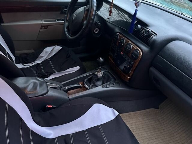 Красный Опель Омега, объемом двигателя 2 л и пробегом 330 тыс. км за 1900 $, фото 4 на Automoto.ua