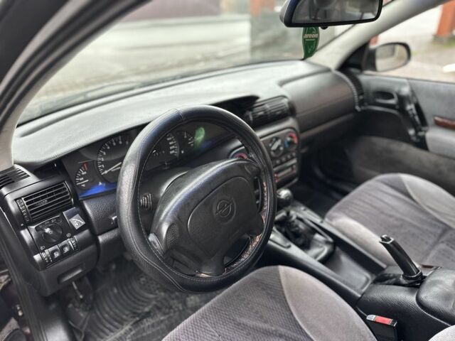 Червоний Опель Омега, об'ємом двигуна 2 л та пробігом 301 тис. км за 2200 $, фото 9 на Automoto.ua