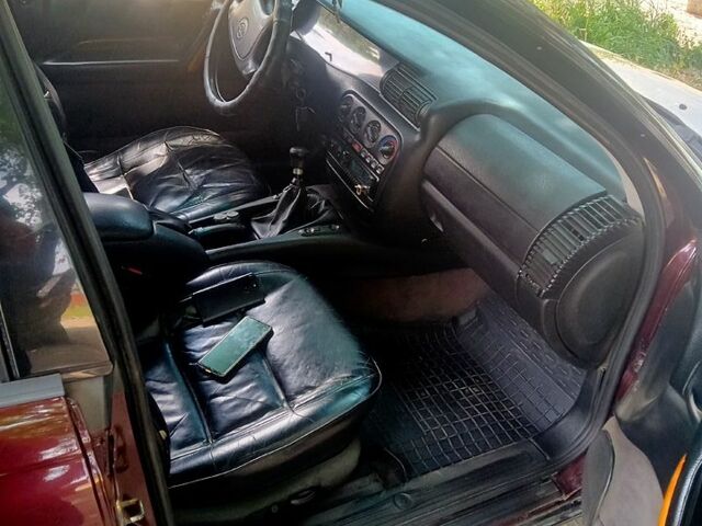 Красный Опель Омега, объемом двигателя 3 л и пробегом 0 тыс. км за 3000 $, фото 3 на Automoto.ua