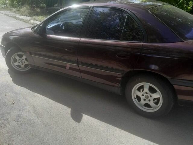 Красный Опель Омега, объемом двигателя 2 л и пробегом 140 тыс. км за 2500 $, фото 1 на Automoto.ua