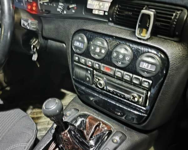 Опель Омега 1995 в Виннице на Automoto.ua Красный Опель Омега, объемом двигателя 2.5 л и пробегом 250 тыс. км за 1600 $, фото 5 на Automoto.ua