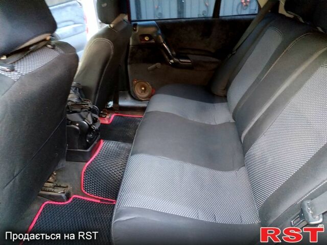 Красный Опель Омега, объемом двигателя 2 л и пробегом 250 тыс. км за 2700 $, фото 8 на Automoto.ua