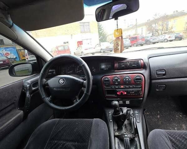 Червоний Опель Омега, об'ємом двигуна 2 л та пробігом 335 тис. км за 1750 $, фото 1 на Automoto.ua