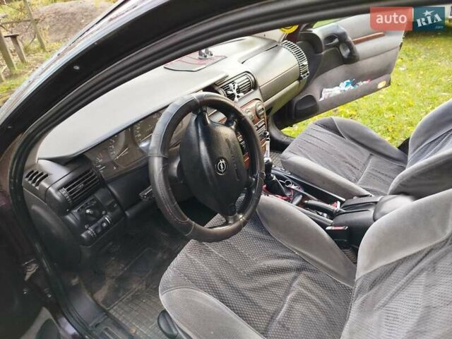 Опель Омега 1997 в Старая Выжевка на Automoto.ua Красный Опель Омега, объемом двигателя 2 л и пробегом 330 тыс. км за 2000 $, фото 8 на Automoto.ua