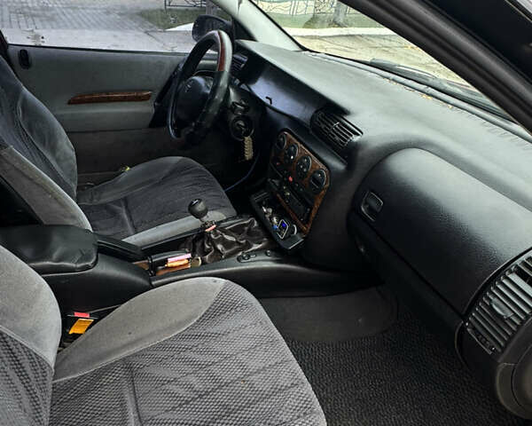 Червоний Опель Омега, об'ємом двигуна 2 л та пробігом 496 тис. км за 1800 $, фото 9 на Automoto.ua