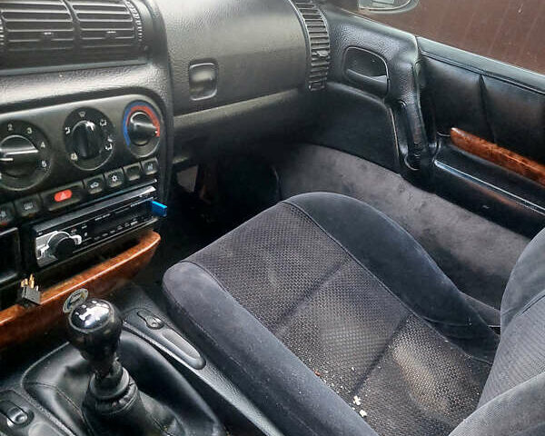 Красный Опель Омега, объемом двигателя 2 л и пробегом 240 тыс. км за 1200 $, фото 2 на Automoto.ua