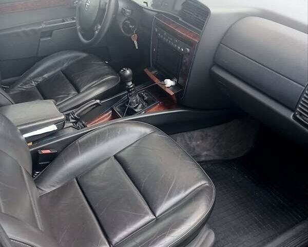Красный Опель Омега, объемом двигателя 2.2 л и пробегом 380 тыс. км за 3400 $, фото 13 на Automoto.ua