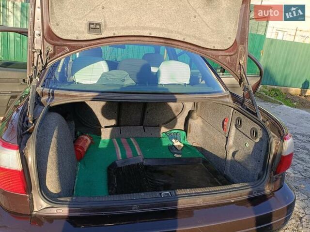 Красный Опель Омега, объемом двигателя 2.2 л и пробегом 222 тыс. км за 3500 $, фото 9 на Automoto.ua