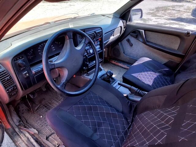 Красный Опель Омега, объемом двигателя 2 л и пробегом 290 тыс. км за 650 $, фото 5 на Automoto.ua