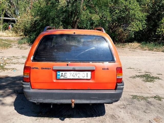 Красный Опель Омега, объемом двигателя 2 л и пробегом 290 тыс. км за 650 $, фото 3 на Automoto.ua