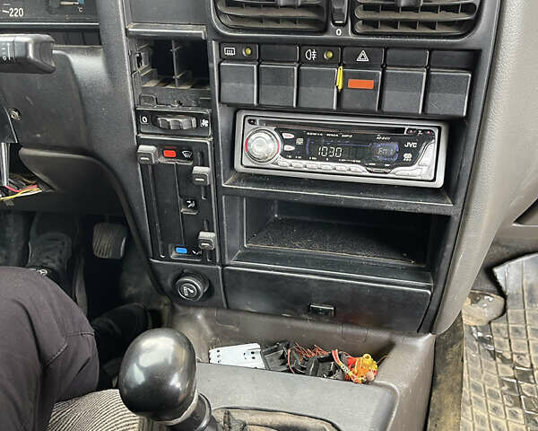 Красный Опель Омега, объемом двигателя 2 л и пробегом 376 тыс. км за 1200 $, фото 9 на Automoto.ua