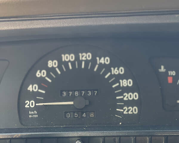 Червоний Опель Омега, об'ємом двигуна 2 л та пробігом 376 тис. км за 600 $, фото 6 на Automoto.ua