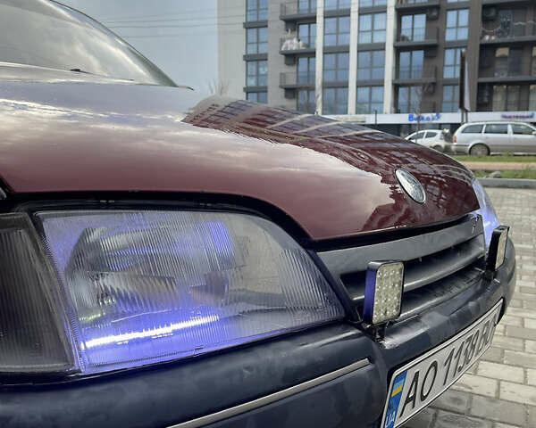 Красный Опель Омега, объемом двигателя 2 л и пробегом 376 тыс. км за 1200 $, фото 2 на Automoto.ua