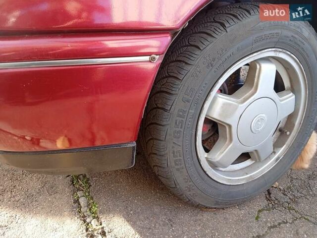 Красный Опель Омега, объемом двигателя 2 л и пробегом 400 тыс. км за 1300 $, фото 6 на Automoto.ua