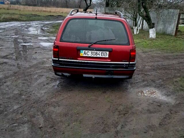 Красный Опель Омега, объемом двигателя 2 л и пробегом 0 тыс. км за 1150 $, фото 4 на Automoto.ua