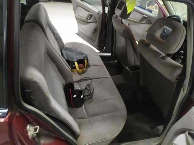 Красный Опель Омега, объемом двигателя 2 л и пробегом 100 тыс. км за 1200 $, фото 5 на Automoto.ua