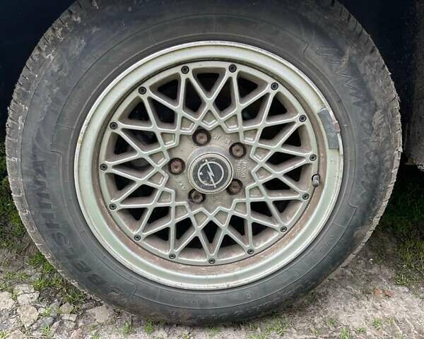 Червоний Опель Омега, об'ємом двигуна 2 л та пробігом 490 тис. км за 826 $, фото 8 на Automoto.ua