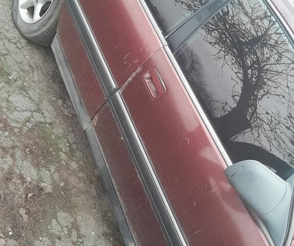 Красный Опель Омега, объемом двигателя 0 л и пробегом 300 тыс. км за 474 $, фото 5 на Automoto.ua