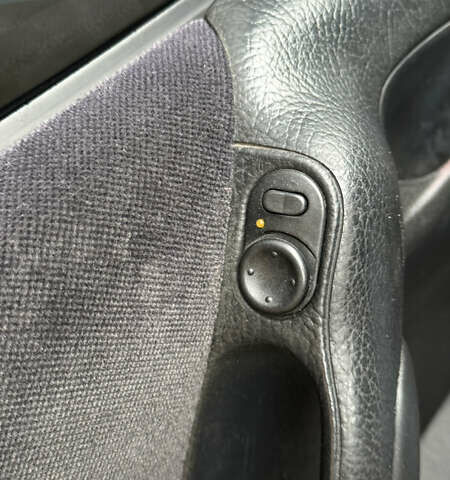 Красный Опель Омега, объемом двигателя 2 л и пробегом 321 тыс. км за 4200 $, фото 12 на Automoto.ua