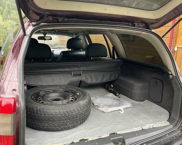 Красный Опель Омега, объемом двигателя 2 л и пробегом 250 тыс. км за 1100 $, фото 3 на Automoto.ua