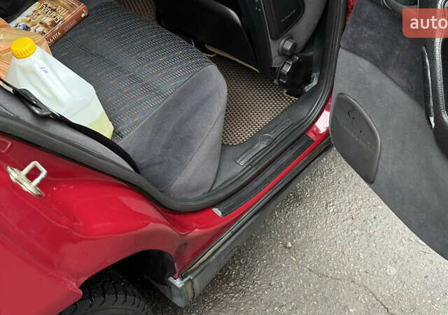 Червоний Опель Омега, об'ємом двигуна 2 л та пробігом 321 тис. км за 3000 $, фото 8 на Automoto.ua